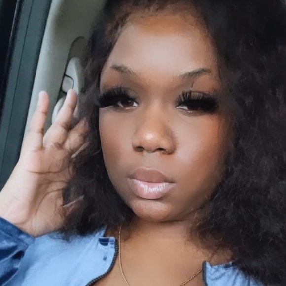 Meet your Posher, Alexus - Picture 6 of 6